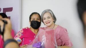 Entrega María de Villarreal 11 prótesis de mama a mujeres sobrevivientes de cáncer