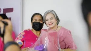 Entrega María de Villarreal 11 prótesis de mama a mujeres sobrevivientes de cáncer
