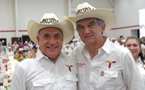 Armando Martínez acompaña al gobernador Américo Villarreal en la Cabalgata de la Unidad